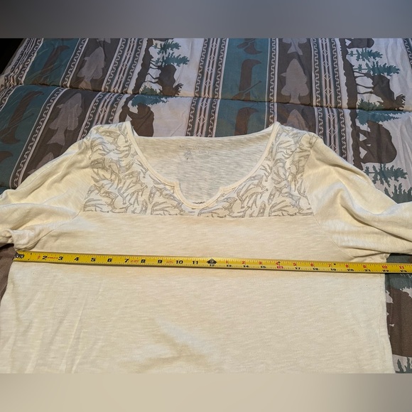 Legendary Whitetails XXL cream colored top with antler design - NWOT - Picture 8 of 10